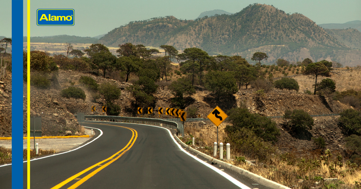 arrendamiento-de-autos-alamo-sen%cc%83alamiento-carretera